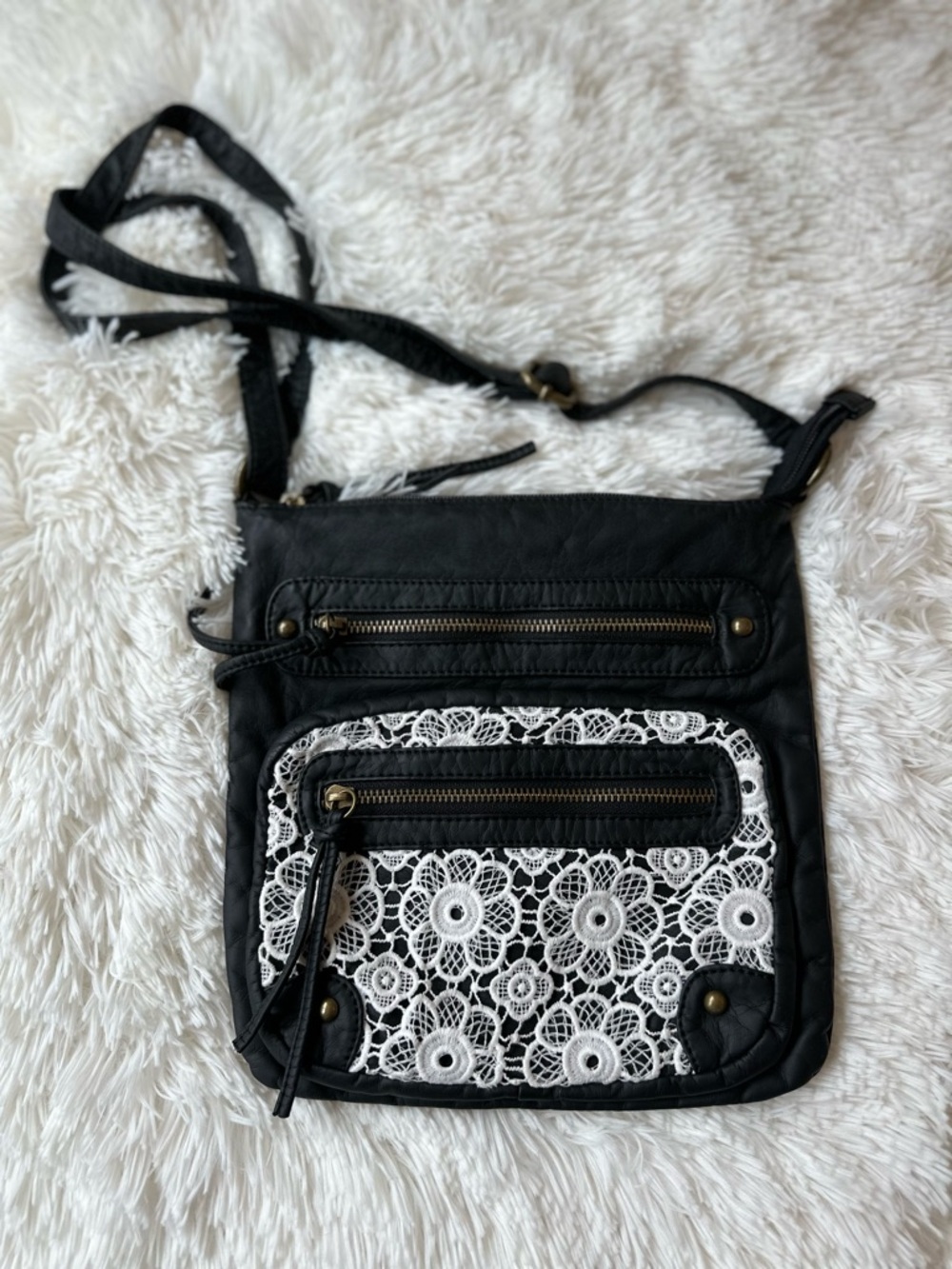 Scarleton Chic Black Crossbody Bag with White Lace Front Panel